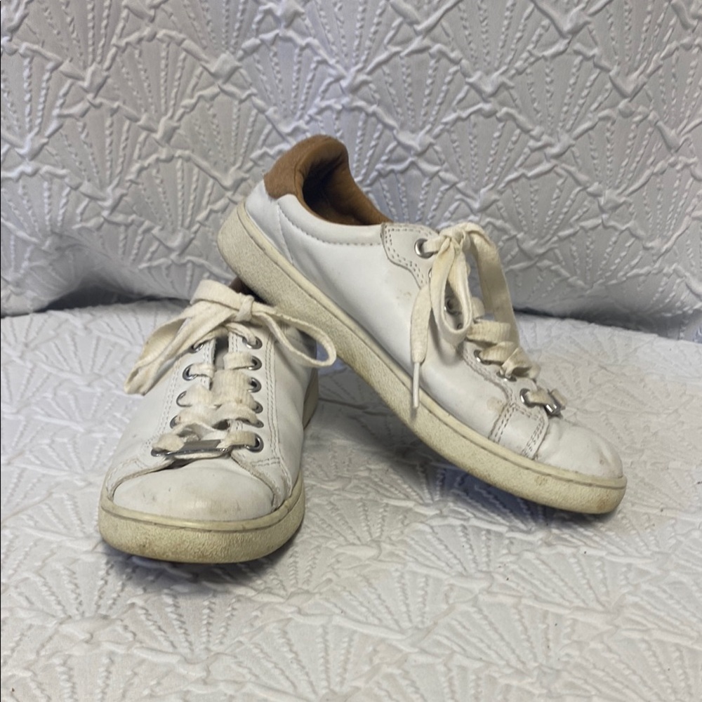 UGG size 7 White‎ and Tan Casual Sneakers comfy classic throwback